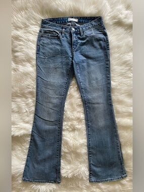 GAP 1969 EUC Women’s Long and Lean Jeans with distressed details Size 24P